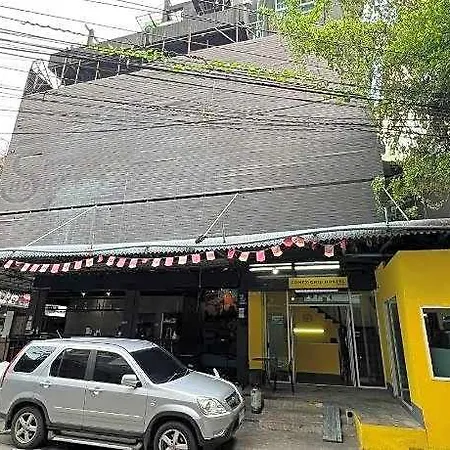 Comfy Crib Hostel Bangkok