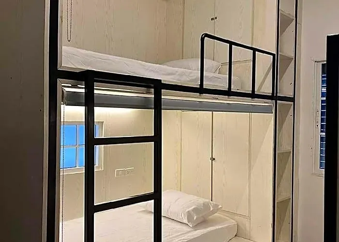 Hotel Comfy Crib
