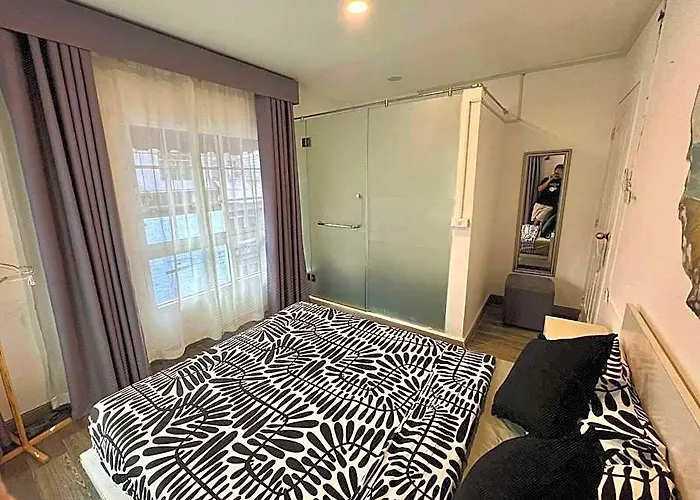 Comfy Crib Hotel 4*